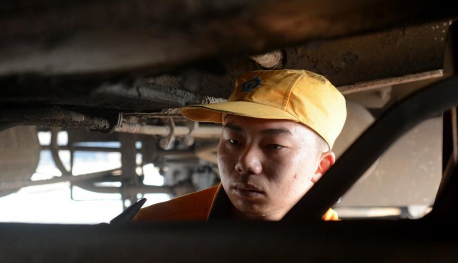 探访广西春运背后的隐形人 “铁路医生”问诊忙