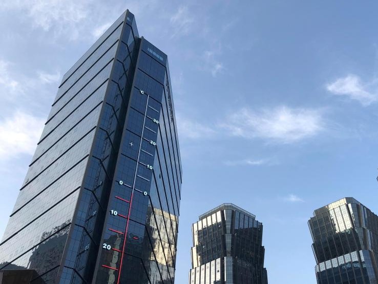 53米高温度计现身西宁 记录城市温度