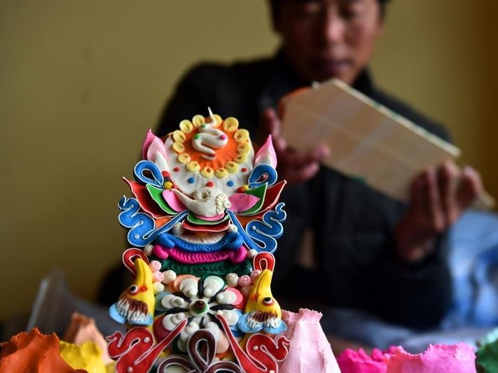 拉萨：五彩年货