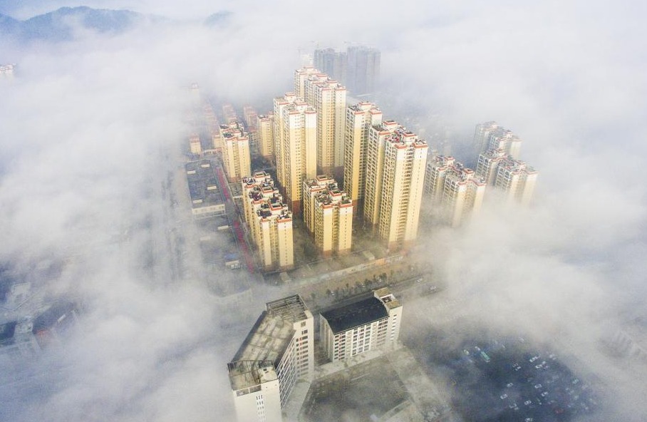 桂林现平流雾景观 云雾缭绕宛如仙境