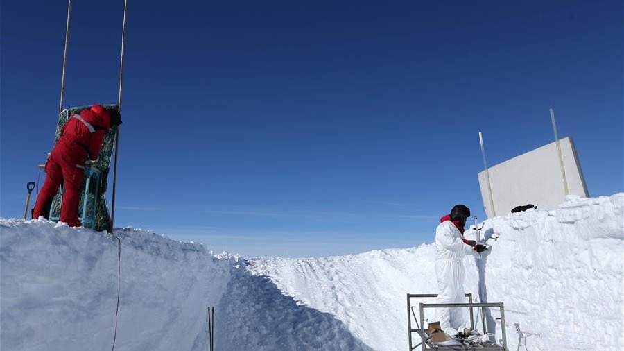 中国第35次南极科考队昆仑队撤离南极冰盖之巅