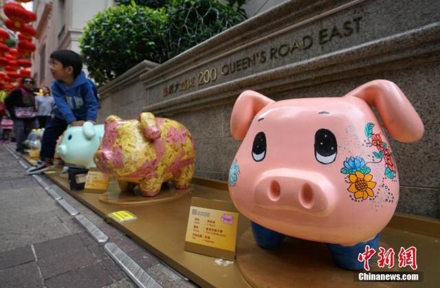 66只主题艺术猪亮相香港街头