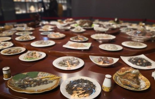 甘肃洮河石“做”百余道菜肴 荤素俱全造型逼真