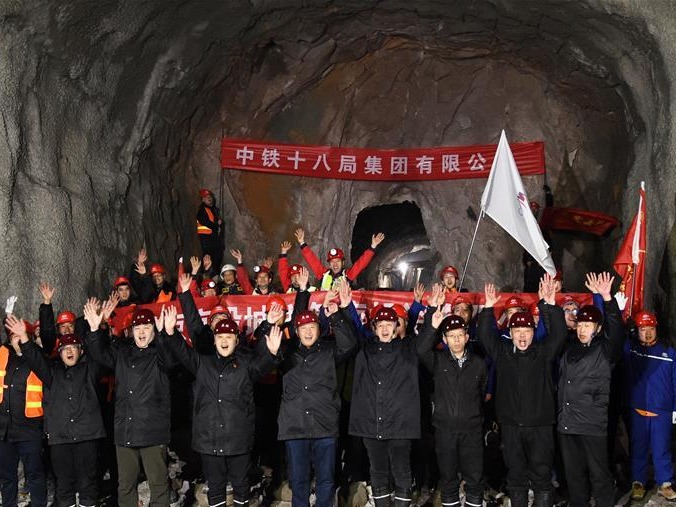 北京冬奥会延庆赛区综合管廊隧道全线贯通