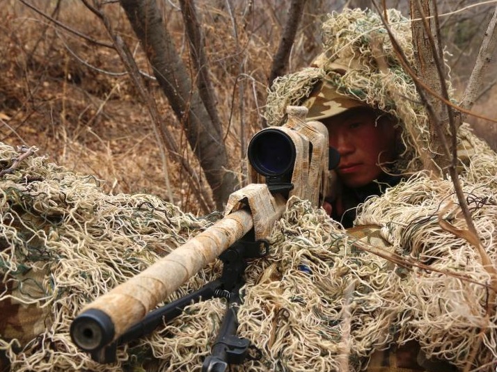 海军陆战队某旅组织新年度狙击手集训
