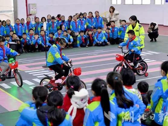 恩施小学模型交通课堂学安全