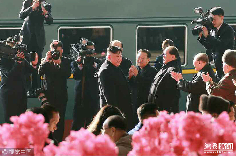 朝鲜领导人金正恩启程前往越南出席