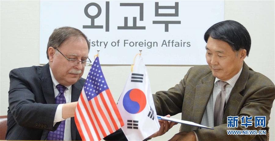 韩国和美国代表10日在首尔草签第10份《防卫费分担特别协定》.