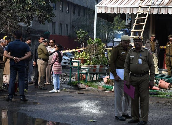 印度新德里一酒店起火致17人死亡