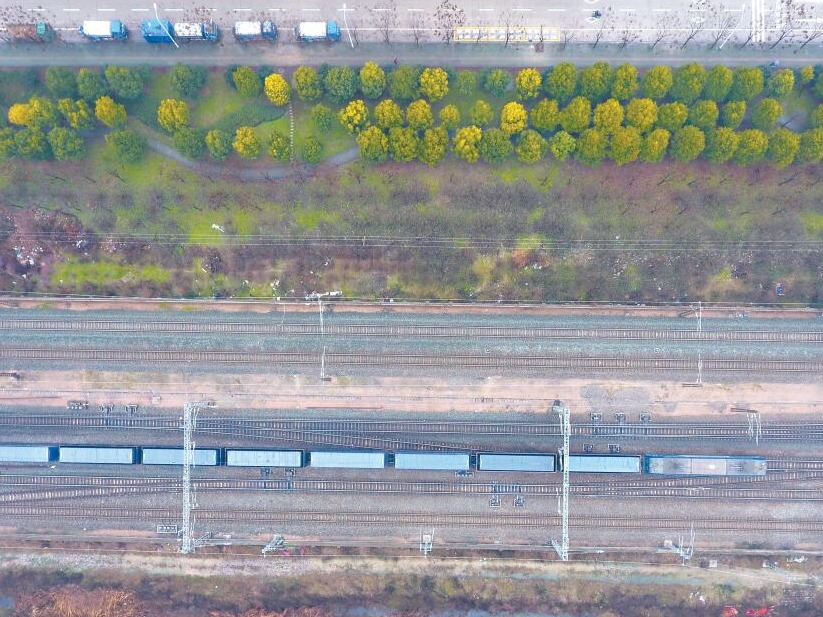 武汉：发现问题立行立改 让铁路沿线变身城市风景线