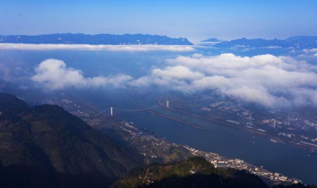 实拍宜昌三峡坝区云海