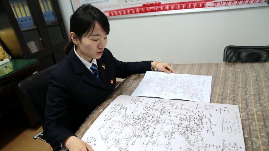 西安火车站“最强大脑”售票员 靠记忆画出全国铁路图
