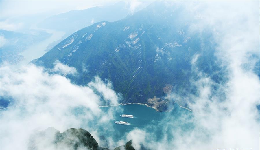 云雾缭绕瞿塘峡