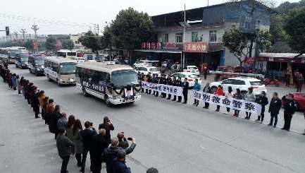 33岁缉毒警察因公牺牲 民众沿途送别