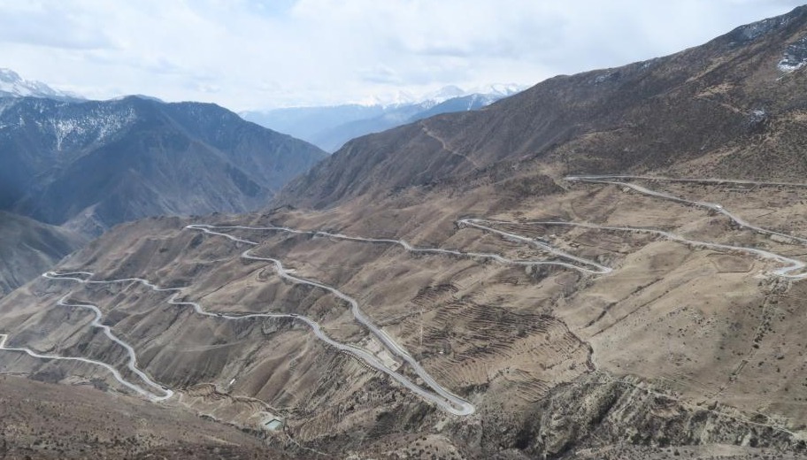 川藏公路的著名险途——“怒江72道拐”