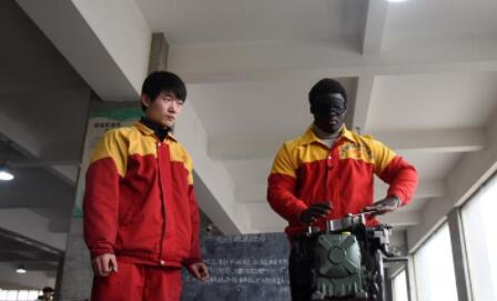 蓝翔技校里的非洲小伙