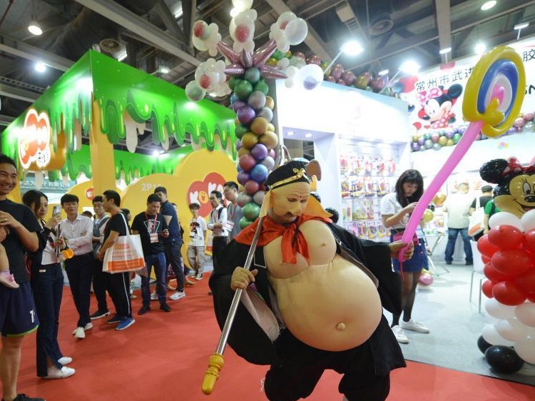 广州玩具展开幕 上演“玩具总动员”