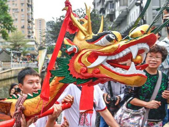 广州荔枝湾举行“开笔礼”活动