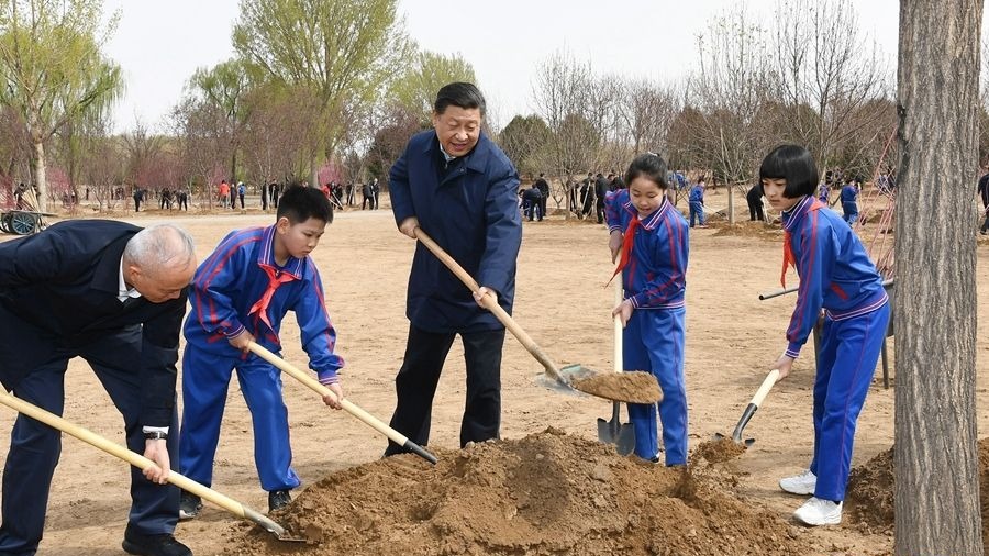 党和国家领导人参加首都义务植树活动