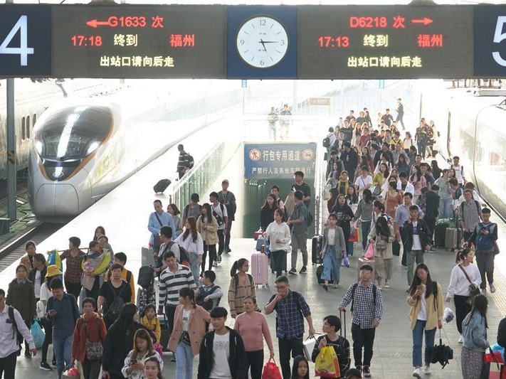 全国铁路迎来返程客流高峰