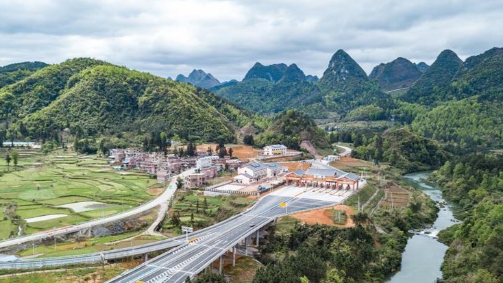 贵州三荔高速全线建成通车