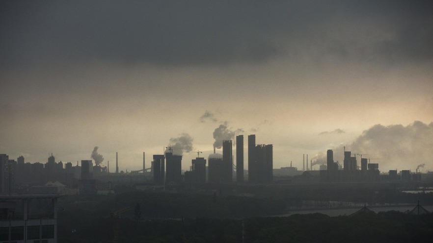 今晨，武汉“乌云压城”如科幻大片