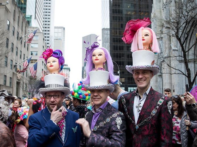 纽约：缤纷花帽庆祝复活节
