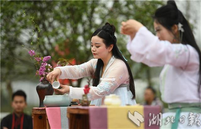 潜江：穿汉服“祭花神”