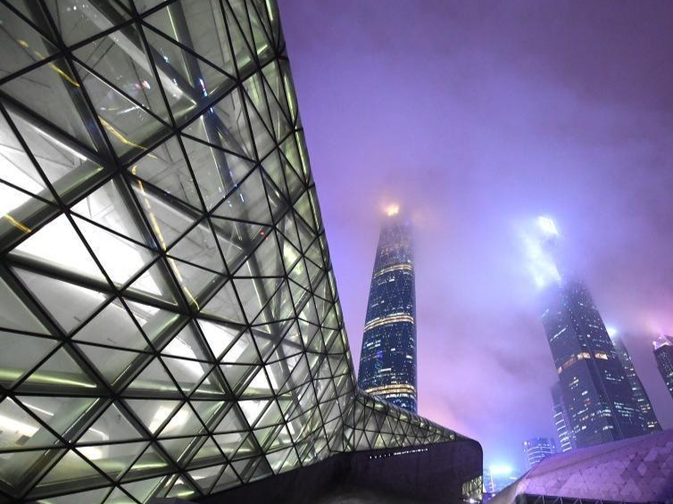 雨后广州夜景绮丽多彩