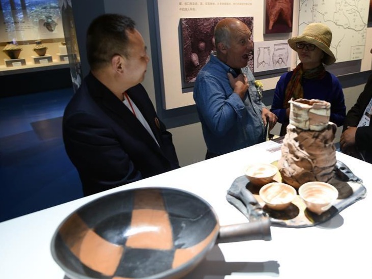 2019首届国际当代陶艺作品与马家窑出土陶器展在甘肃举行