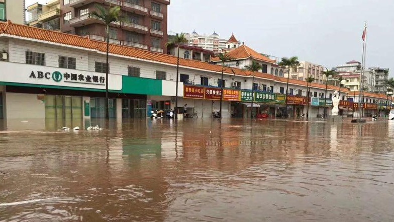 广西东兴遭遇特大暴雨一夜成海