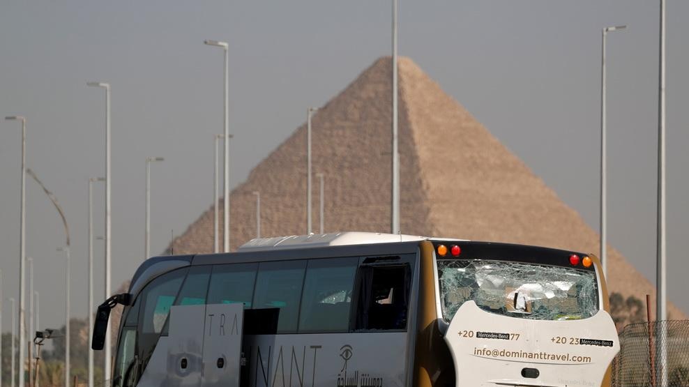 埃及吉萨金字塔附近一旅游巴士遭爆炸袭击