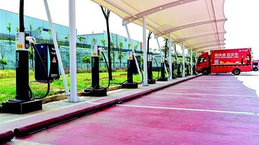 湖北省最大物流充电站在武汉投运