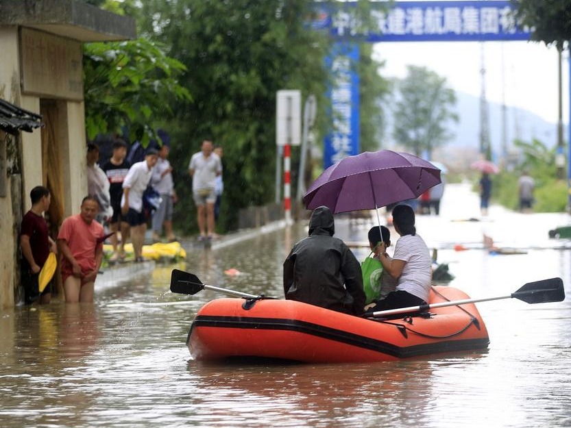 暴雨袭击广东珠海 部分地区水浸严重