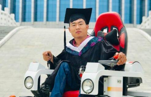 残疾小伙学医6年求职碰壁 曾被骗当乞丐7年