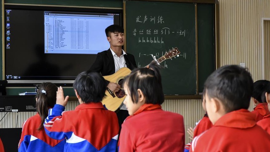 一位青年任教新疆的青春梦