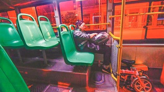 代驾女司机的午夜人生