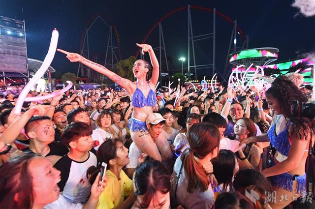 电音节嗨翻欢乐谷