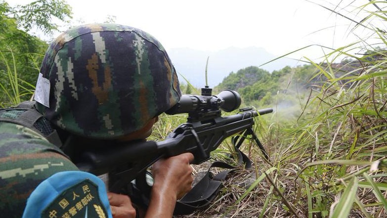 武警官兵恩施深山丛林练兵 锻造神枪手