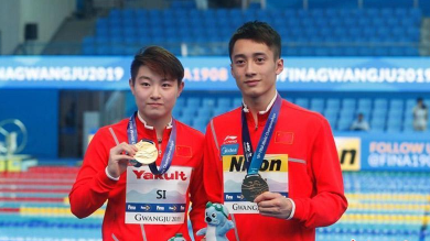 2019游泳世锦赛中国首金诞生 练俊杰/司雅杰混双10米台夺冠