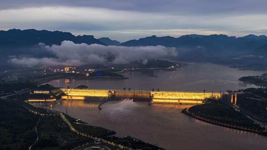 三峡枢纽加大下泄流量腾库 迎接新一轮涨水