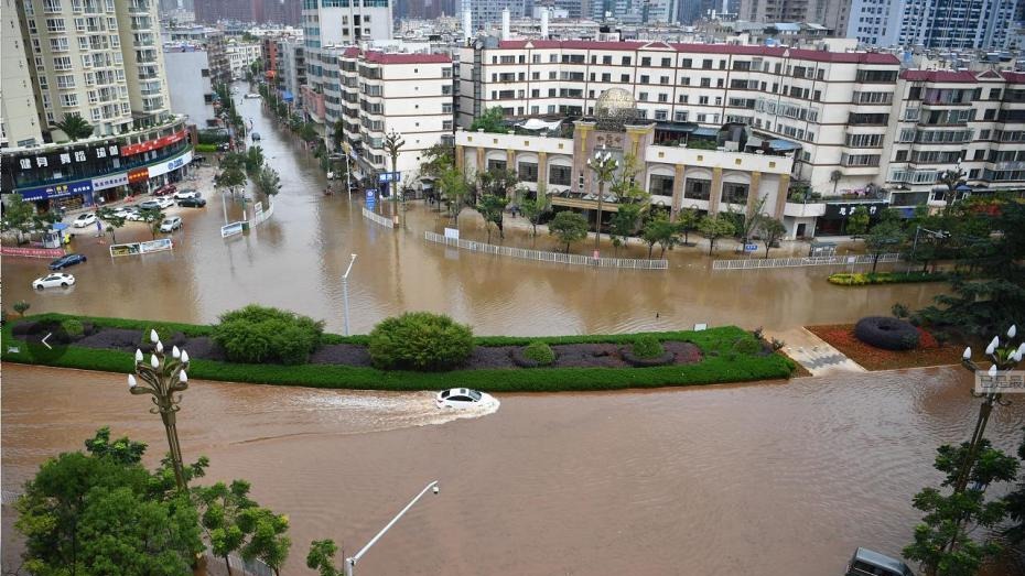 昆明连日暴雨引发城市内涝 