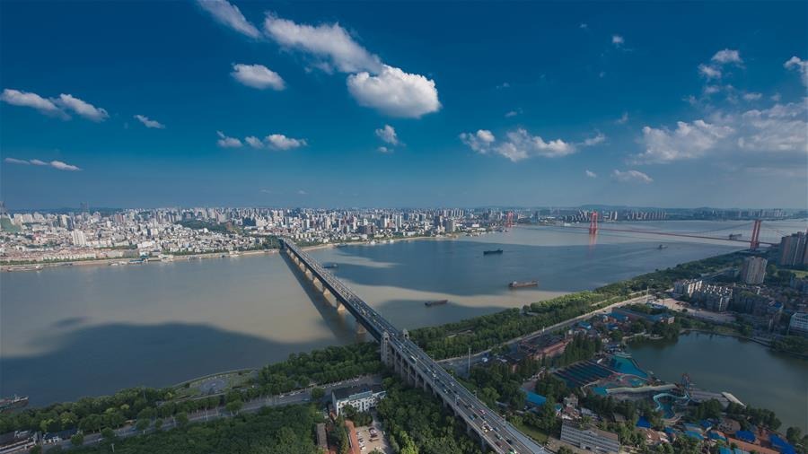 湖北砥砺奋进70年谱写高质量发展华章