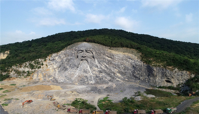 航拍襄阳巨型伏羲雕像