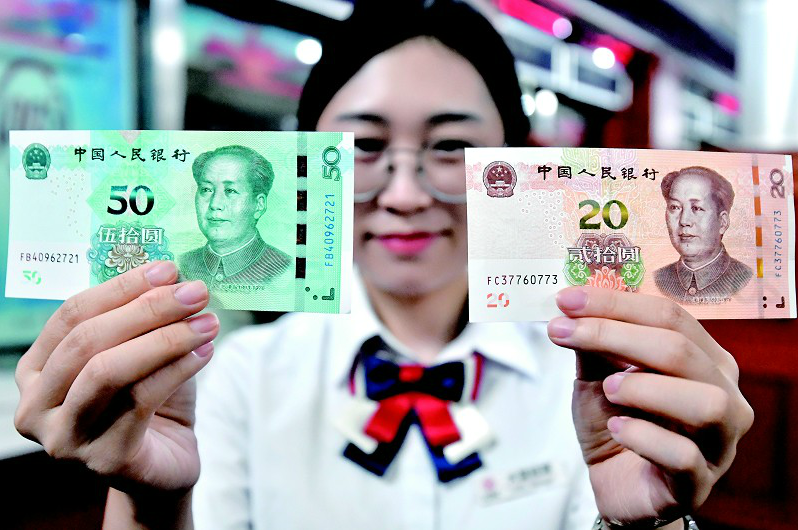 2019年版第五套人民币来了
不少江城市民兑换新钞尝鲜
