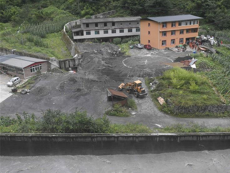 四川强降雨致卧龙耿达镇96人被困8人失联