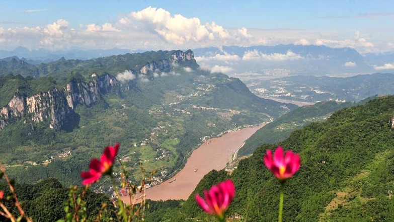 宜昌：夏日西陵峡 风景美如画