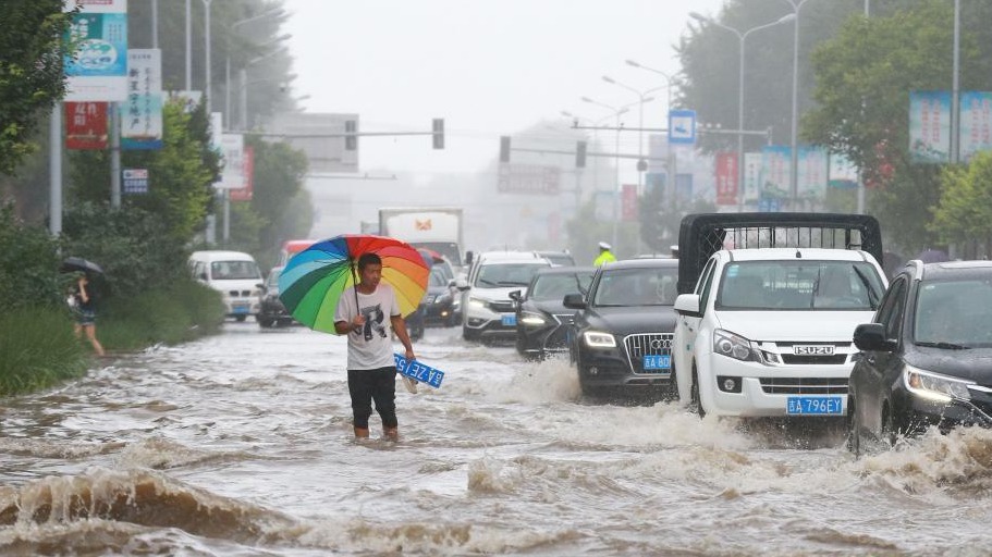 长春持续降雨 双阳河堤决口