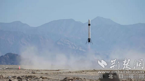 斗鱼成功发射国内最大可回收超级火箭