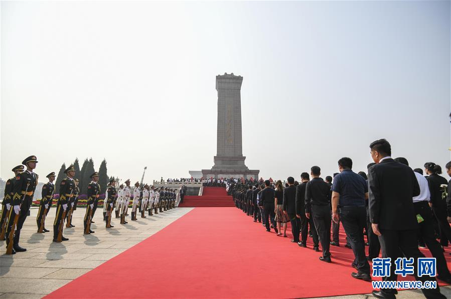 烈士纪念日向人民英雄敬献花篮仪式在京隆重举行